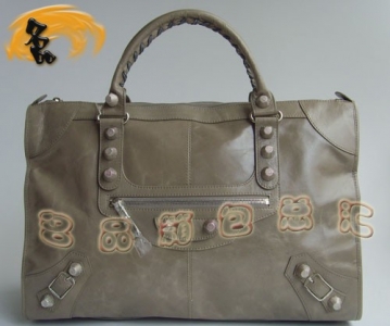 084334A (jng)Ůʿ ҕr(sh)лɫţƤŮʿ BALENCIAGAC(j)܇(ch)