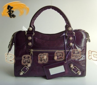 084332A ɫţƤ BALENCIAGA(jng)C(j)܇ eŮʿб