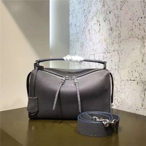 FENDI ҵ  8762  2017¿ ţƤŮʿμ _RʿD ɫ
