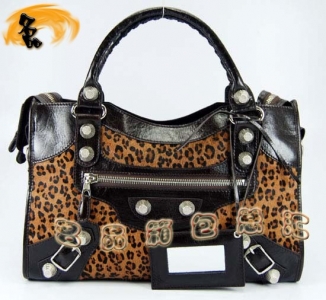 084332A BalenciagaC(j)܇ ҆μ M(jn)ţƤ(jng)rŮ ɫ