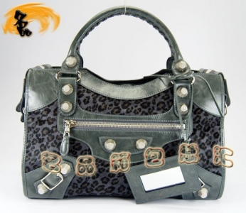 084332A Balenciagaμ ҙC(j)܇ M(jn)ţƤ(jng)Ů yɫ