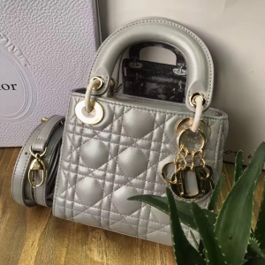 DiorϊW Lady Dior (jng)ϊW Mini ɫƤ Dior朗l 