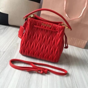 MiuMiu ްƤռ{ ۹پW(wng)2017¿б5BE004