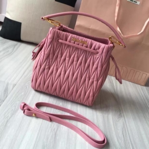 MiuMiuްƤռ{ ۹پW(wng)¿