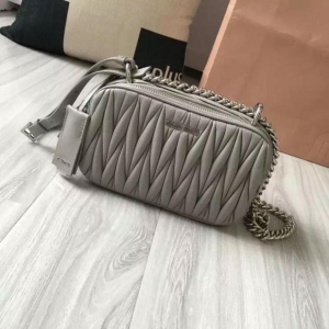 Miumiu 2017پW(wng)¿ ݳƷ Ƥ