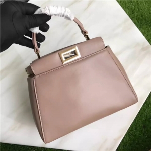 2590 FENDI ҵ ܛƤ ɂ(g)(ni)  