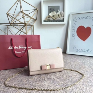 22B558 Ferragamo Ľ  Vara Y w朗l ɫ