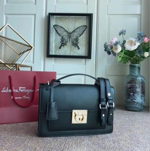 21G179 FerragamoƸĽ M(jn)ţƤ Gancioi 20Ӣ Ƥr ɫ