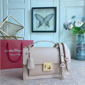 21G179 FerragamoƸĽ M(jn)ţƤ Gancioi 20Ӣ Ƥr ɫ