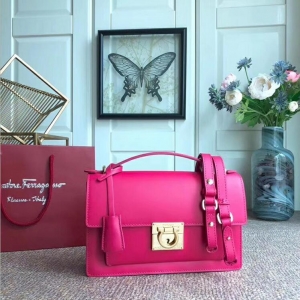 21G179 FerragamoƸĽ M(jn)ţƤ Gancioi 20Ӣ Ƥr Ҽtɫ