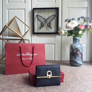224639 FerragamoĽ GancioR wʽX {(ln)ɫ