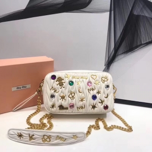 5BH118 MIUMIU¿ ްСƤ NN C(j) ɫ