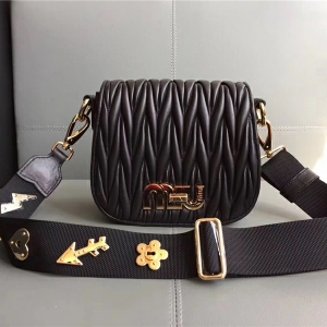 5BH085 MIUMIU Ʒ СƤ D(zhun)i_ ¼玧б ɫ