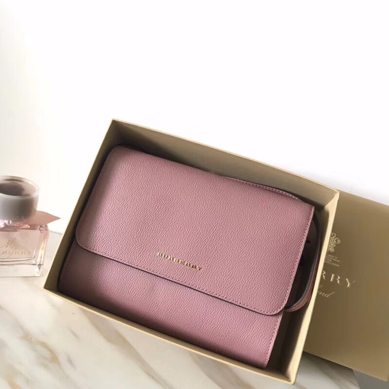 BurBerry͌ (jng)䷭w M(jn)yƤ ŷ μб ɫ