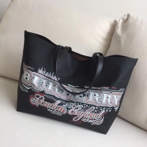 Burberry͌  Ϳfӡ  Canvas y pُ ɫ