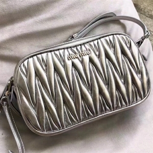 5BH539 MIUMIU ¿ Ứy p ɫ