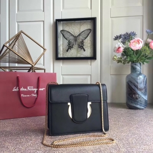 21F893 Ferragamoְ h(hun) ƸĽŮ СţƤ ̖(ho) w朗l ɫ