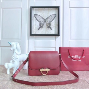 21H321 Ferragamoִ ﶬ(f) Gancinii ƸĽŮ w Ƽt