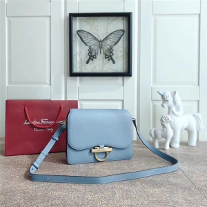 21H321 Ferragamoִ ﶬ(f) Gancinii ƸĽŮ w ˮ{(ln)