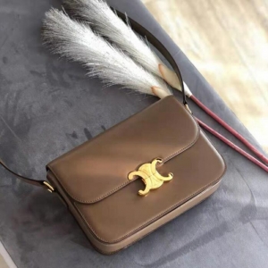 Celine ِŮ Triompheϵ pCS~i ̖(ho) ɫ