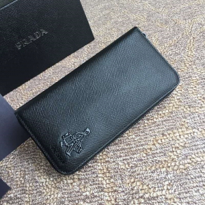 2ML317 Prada_(d) ʮּyţƤ ´ؔ(ci)ְͯ PradaL(zhng)XA ɫ