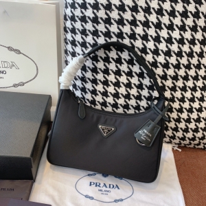 1NE515 Prada Re-Edition 2000 ִ _(d)° ɫ