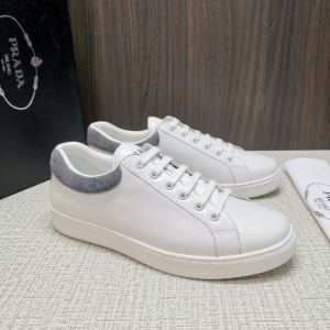 4E3544 Prada2020¿Ь PradaƤ\(yn)Ь _(d)СЬ eЬ