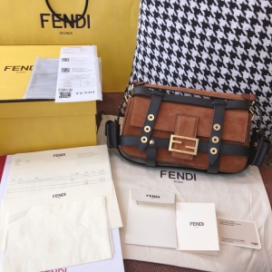 8BR778 FENDIҵ ɫƤ̖(ho)ɫƤｉμ Fendi