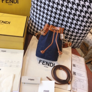 8BS010 Fendi {(ln)ɫţвִ FendiŮ ҵˮͰ {(ln)ɫ