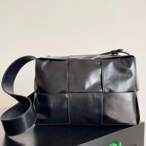 Bottega Veneta  IntreccioܛƤб BV ArcoC(j) ɫ