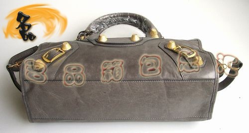 084332B ۿ (jng)C܇ BALENCIAGA һɫţƤб