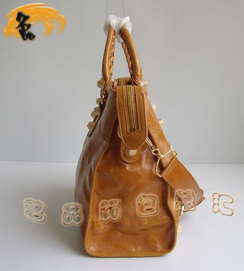 084338B ҽ(jng)C܇ BALENCIAGAţƤб rŮʿ