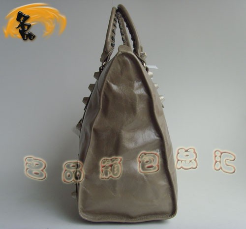 084334A (jng)Ůʿ ҕr(sh)лɫţƤŮʿ BALENCIAGAC(j)܇