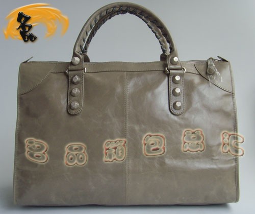084334A (jng)Ůʿ ҕr(sh)лɫţƤŮʿ BALENCIAGAC(j)܇