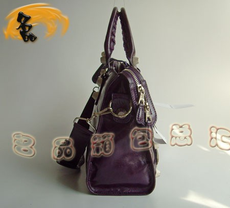 084332A ɫţƤ BALENCIAGA(jng)C܇ eŮʿб