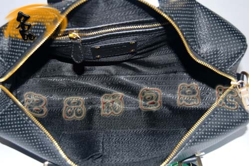 5647 Pradaμ Prada¿ƴɫСţƤŮ Prada(jng) ɫ