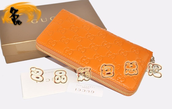 212110 X Gucci¿ Gucciߙn^ţƤŮʿXA GucciL(zhng)X ɫ