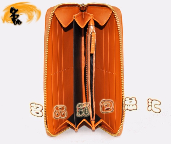 212110 X Gucci¿ Gucciߙn^ţƤŮʿXA GucciL(zhng)X ɫ