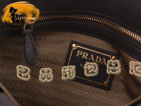 BN1336 普拉達(dá)最新款 羊皮褶皺女士休閑包 Prada手提包 Prada斜挎包 灰色