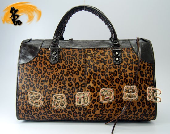 084324 BalenciagaŮ  M(jn)ţƤ(jng)r(sh)Ů ɫ