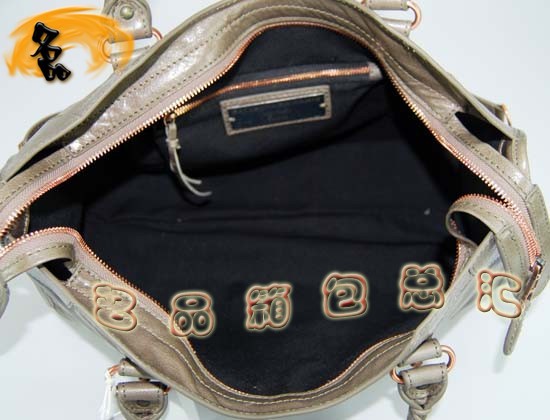 084332C  Balenciaga ҆μ M(jn)ţƤ(jng)r(sh)Ů yɫ