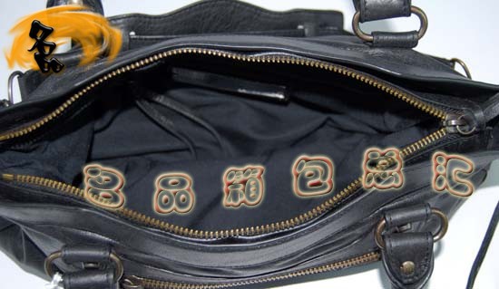 103208  Balenciagaμ ҙC(j)܇ M(jn)Ƥr(sh)Ů  ɫ