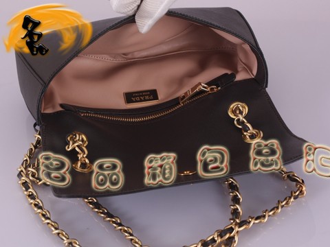 BT0750  Pradaμ ¿Ůʿe M(jn)^ţƤŮ _(d)б ɫ
