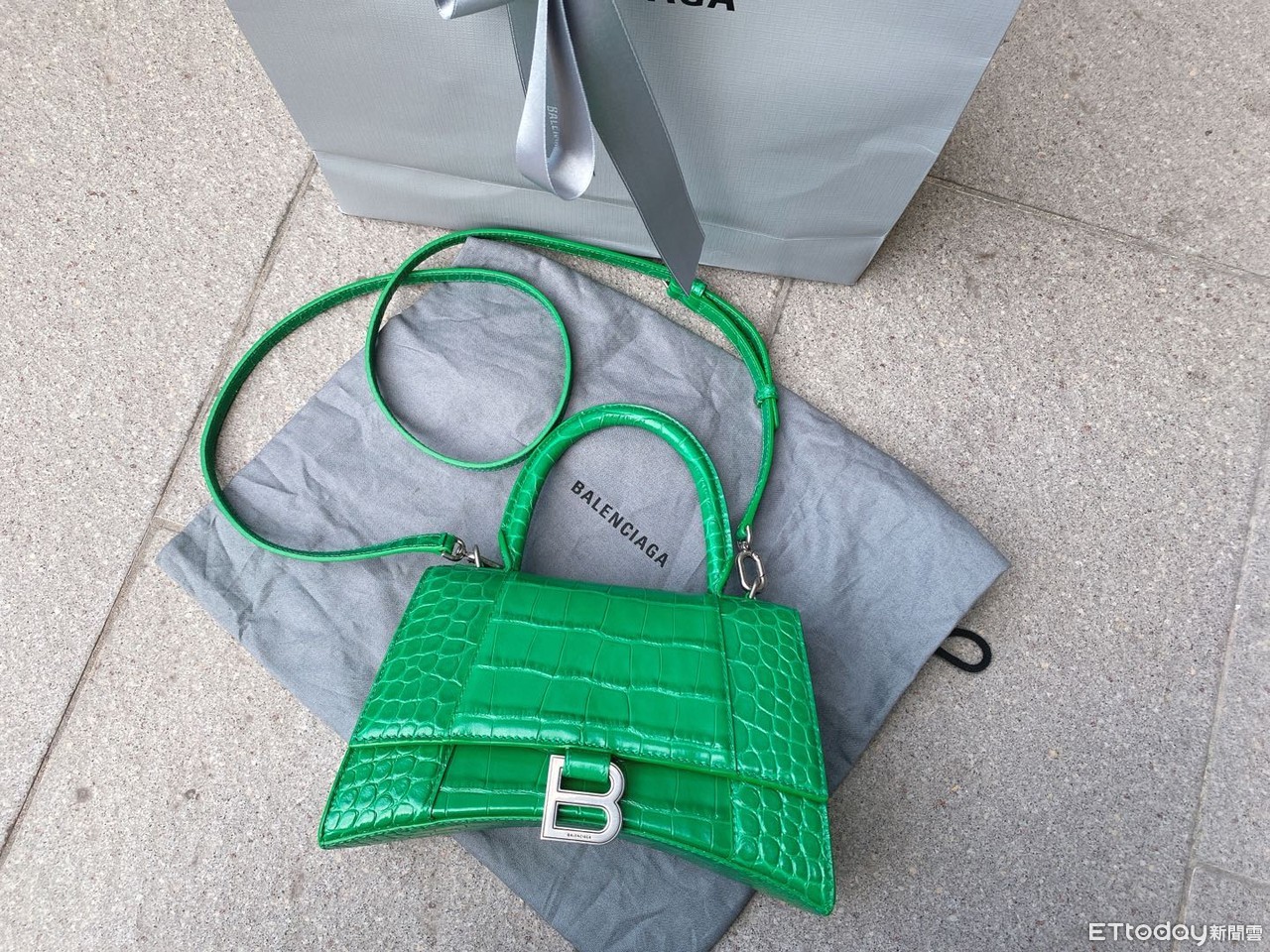 BALENCIAGA  DӛUvz
